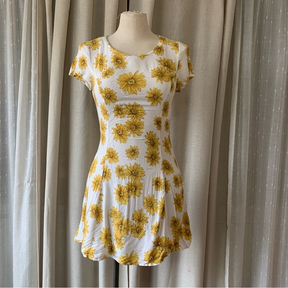 FOREVER 21 SUNFLOWER WHITE AND YELLOW MINI DRESS S - Picture 1 of 12